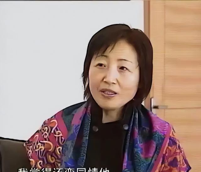 乐鱼体育下载-宗庆后去世那天，他老婆施幼珍在殡仪馆侧门的花圈后站了一会儿