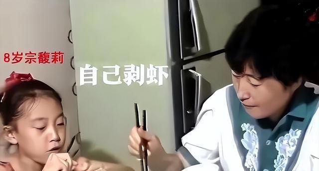乐鱼体育下载-宗庆后去世那天，他老婆施幼珍在殡仪馆侧门的花圈后站了一会儿