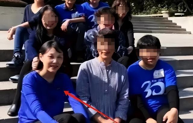 乐鱼体育下载-宗庆后去世那天，他老婆施幼珍在殡仪馆侧门的花圈后站了一会儿