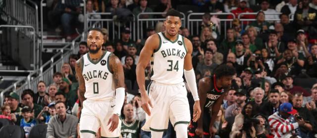 乐鱼体育下载-【观点】季中赛冠军？双星带队？雄鹿争冠如痴人说梦