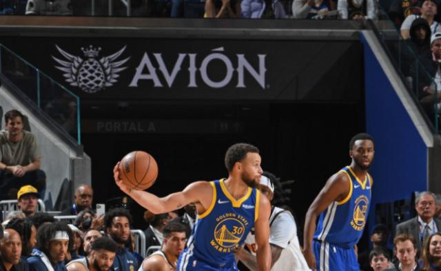 乐鱼体育登陆网页-勇士黑色7分钟！库里咬牙套发呆 科尔雪藏1人犯错