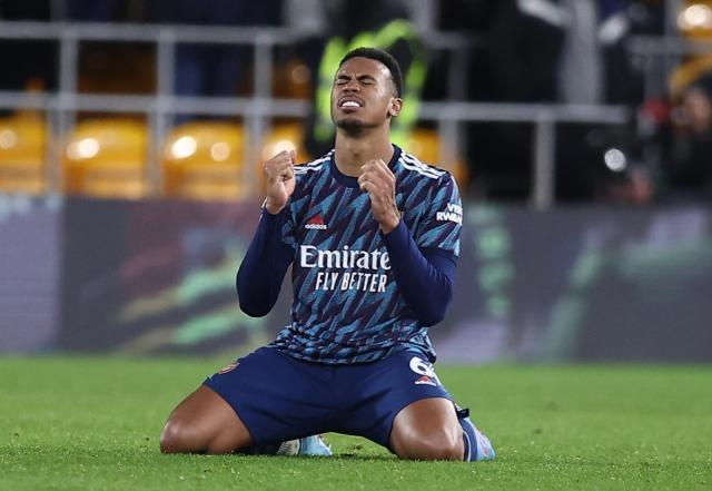 乐鱼体育-枪手啃下争四硬仗！马丁内利“同时”两黄下场活久见